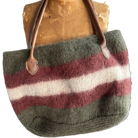 NWOT NO LABEL WOOL LEATHER STRAP TOTE COLOR GREEN/Burgundy/CREAM - Picture 1 of 4